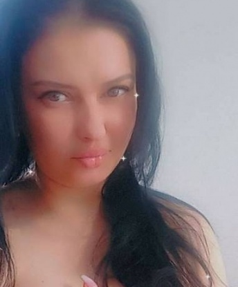 В моих объятиях ты найдешь искреннюю страсть и невероятное удовольствие. Оказываю широкий спектр услуг: от классического секса до ролевых игр и эротического массажа. Обладательница утонченной фигуры и прекрасного лица, на фото можешь увидеть настоящую красотку 😉 Мои клиенты всегда остаются довольны и хотят вернуться ко мне снова и снова. Открыта для экспериментов и новых впечатлений. Жду тебя, чтобы сделать твои фантазии реальностью! Аничка